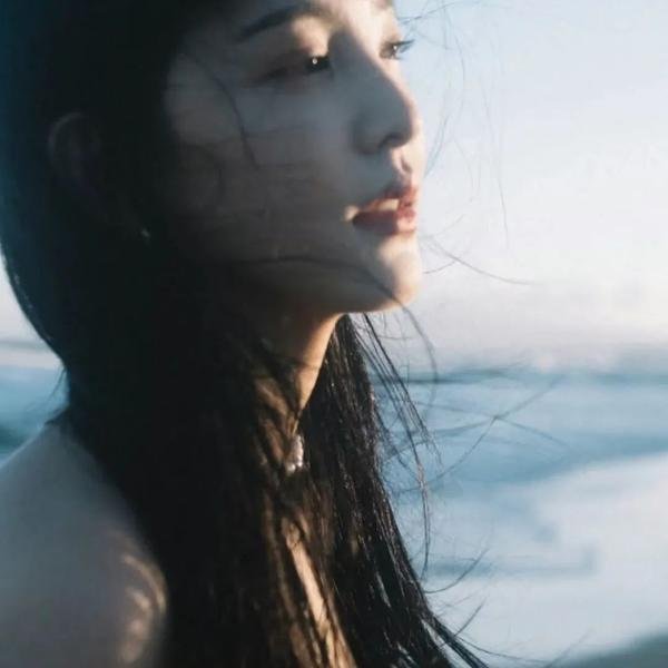 千钧。一发